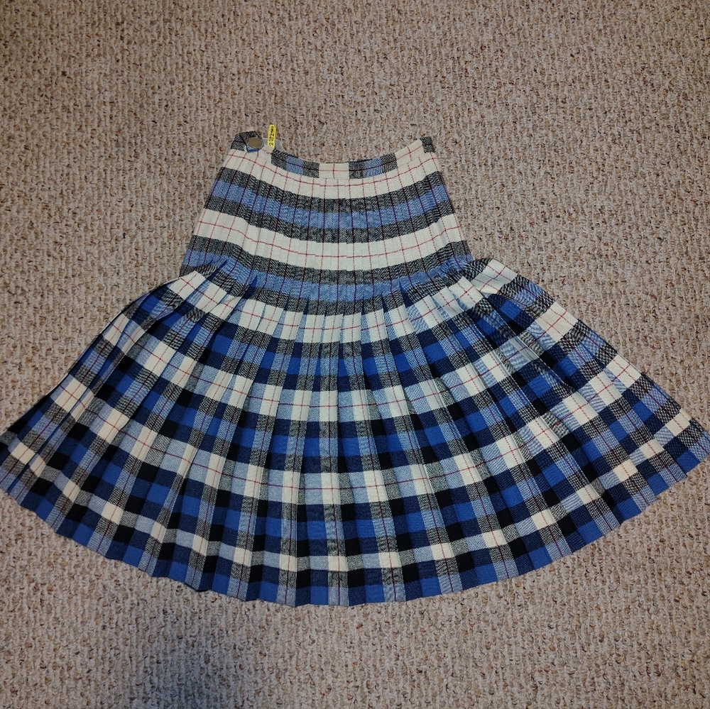 Authentic 1950s Reversible Plaid Skirt | 24” Waist | Circa 1955 | Original Owner - Picture 5 of 8